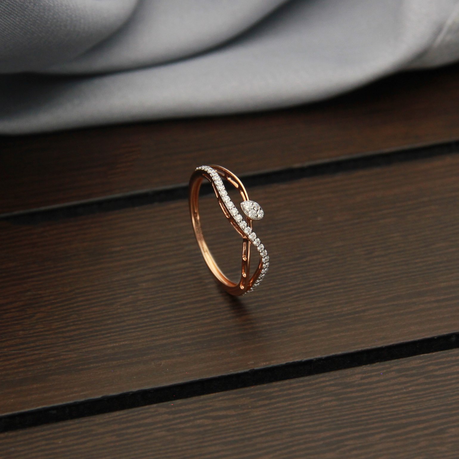DIAMOND RING